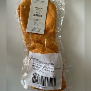 BNWT! Free people movement ruffle socks in cedar